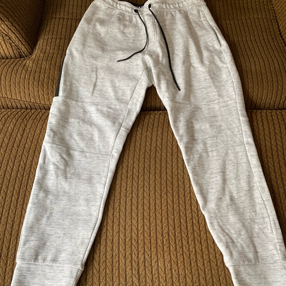 Mens medium American Eagle joggers.